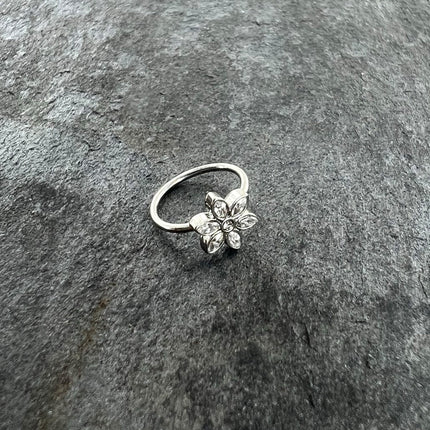 20G 5/16 Clear Gem Fancy Flower Seamless Nose Hoop