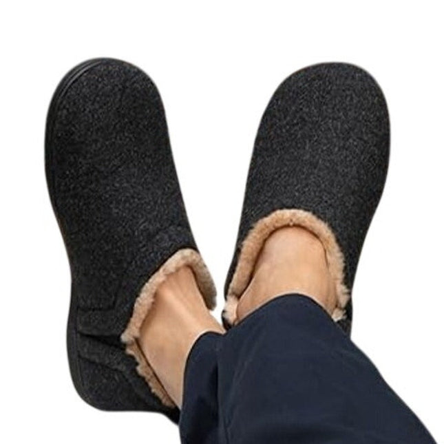 Snug Leaves Men Size 11/12 Black Faux Wool Elastic Sides Slide On House Slippers