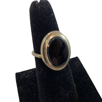 Vintage Black Stone Oval Size 7 Ring With Bonus Beaded Stretch Bracelet