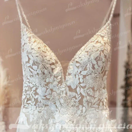 Spaghetti Straps Vintage Lace Wedding Dress With V Neckline Bride Dress Tulle Beach Bridal Gown trouwjurk  Customized