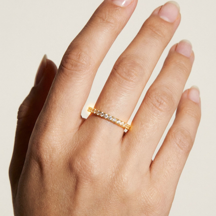 The M Essential Pavé Band