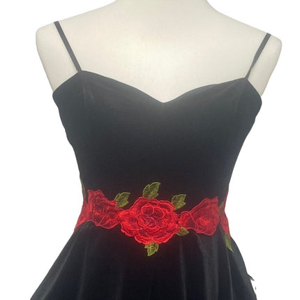 New B Darlin Juniors Size 5/6 Spaghetti Strap Embroidered Rose Belt Dress