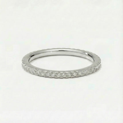 The M Essential Pavé Band